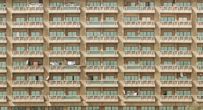 Vilka faktorer påverkar bostadspriserna i Sverige? illustration